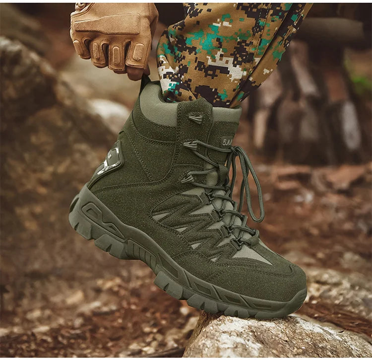 Autumn and Winter New Large High Top Training Boots Outdoor Mountaineering and Hiking Boots Anti slip Wear Resistant Work Shoes