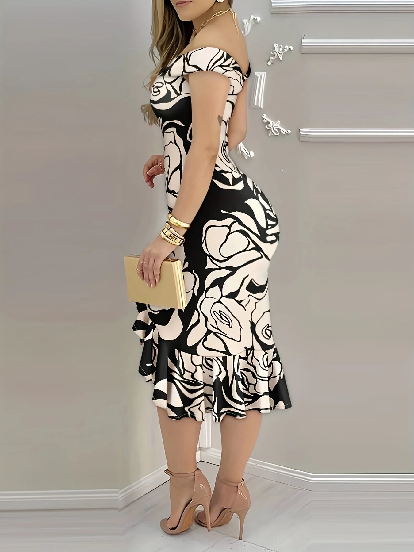 This elegant women's half-shoulder floral print dress has a very fashionable design - it has an A-line hem, a high slit, and is